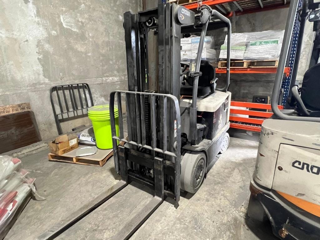 2014 Crown 5200 Equipment Image0