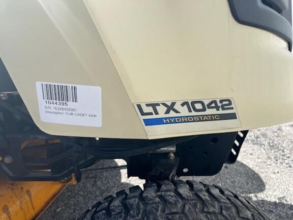 Image of Cub Cadet LTX1042 equipment image 4
