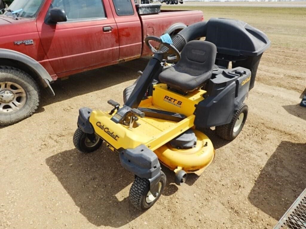 2014 Cub Cadet RZT-S42 Equipment Image0