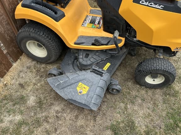 Image of Cub Cadet XT1 equipment image 4