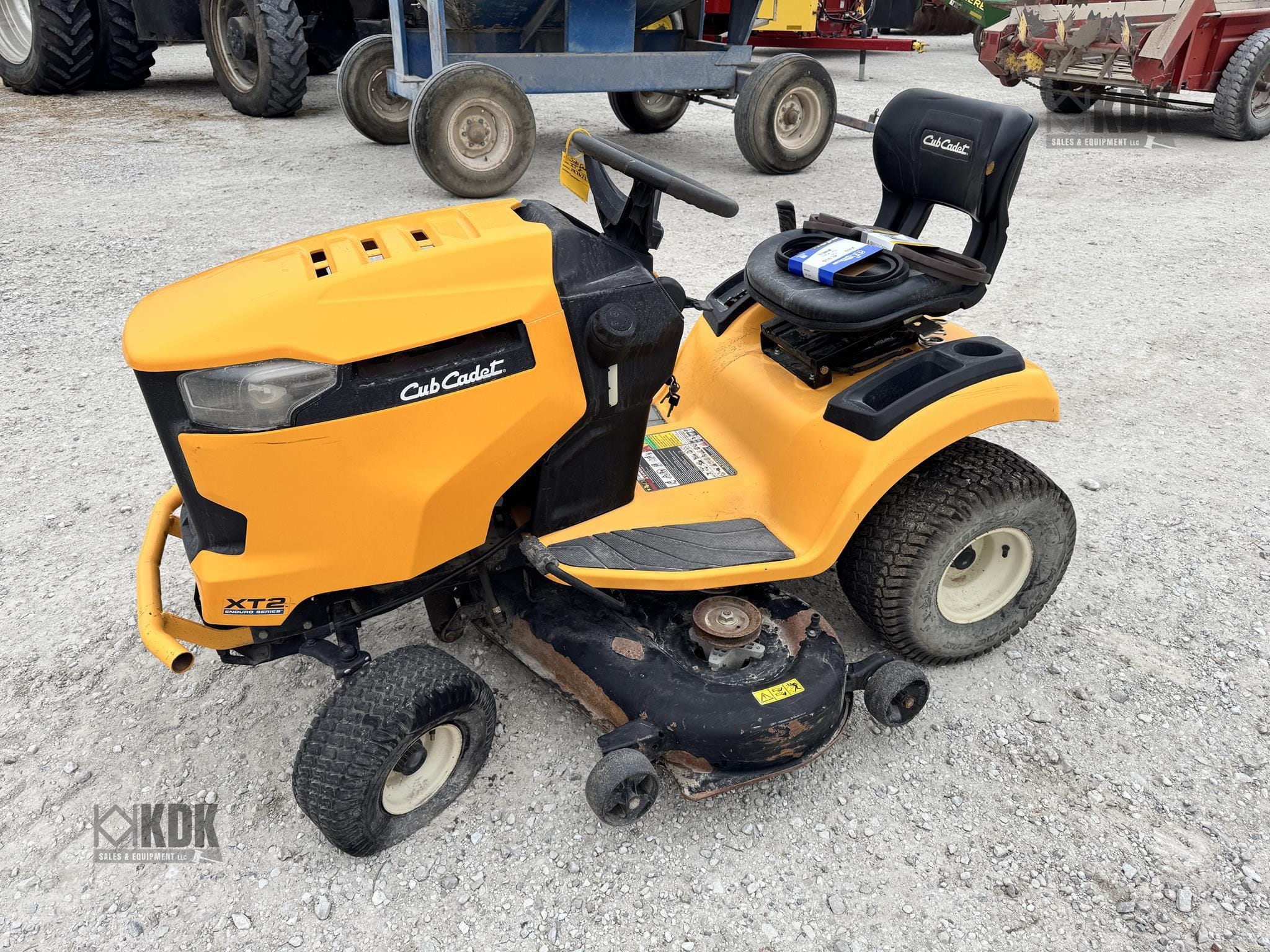 2014 Cub Cadet XT2 LX50 Equipment Image0