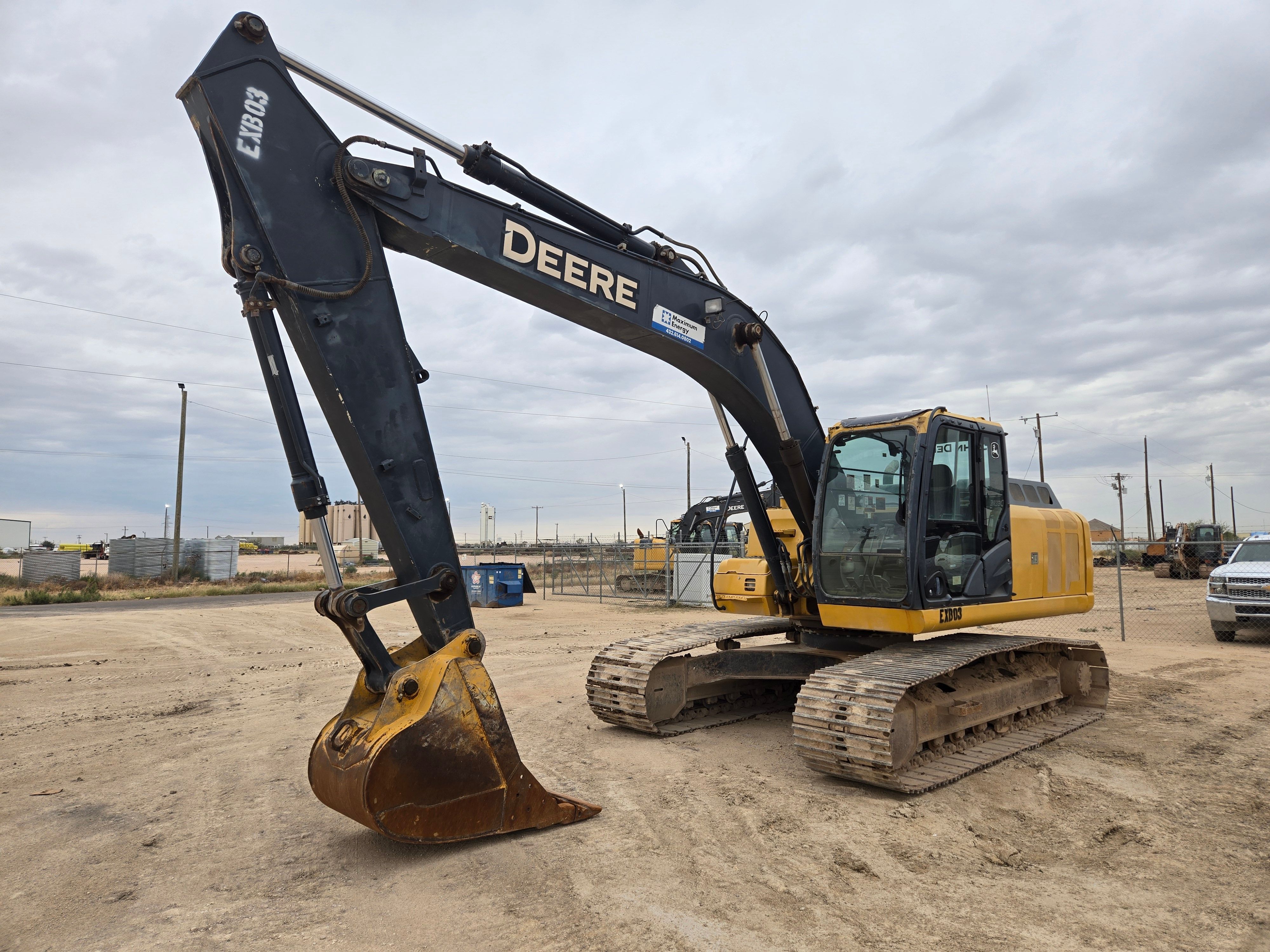 2014 John Deere 210G Equipment Image0