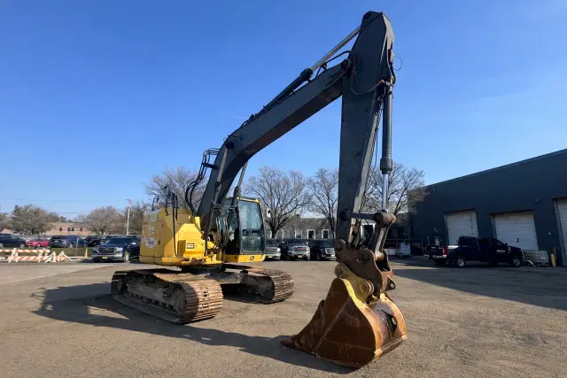 Image of John Deere 245G LC equipment image 4