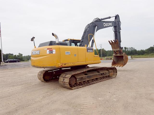 Image of John Deere 250G LC equipment image 4