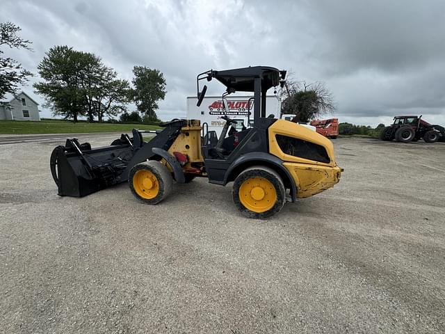 Image of John Deere 304K equipment image 2