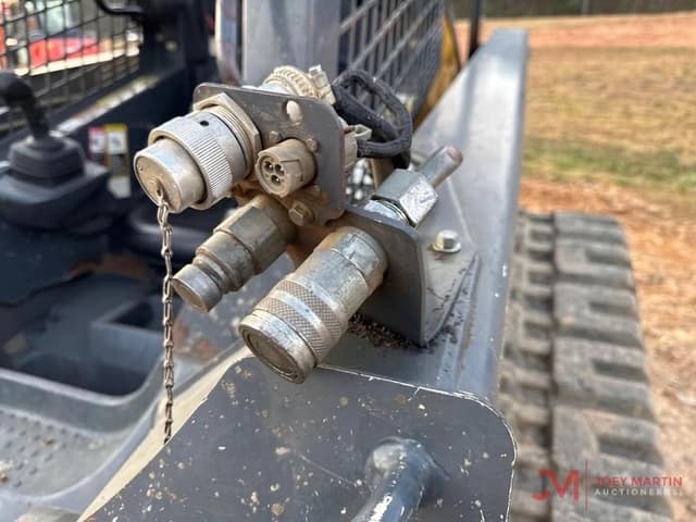 Image of John Deere 319D equipment image 4