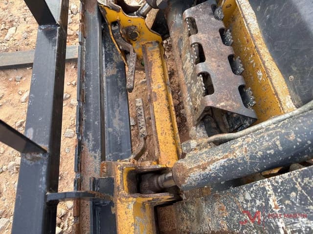 Image of John Deere 319D equipment image 3