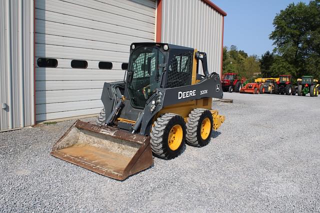 Image of John Deere 320E equipment image 3