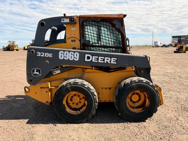 Image of John Deere 328E equipment image 4