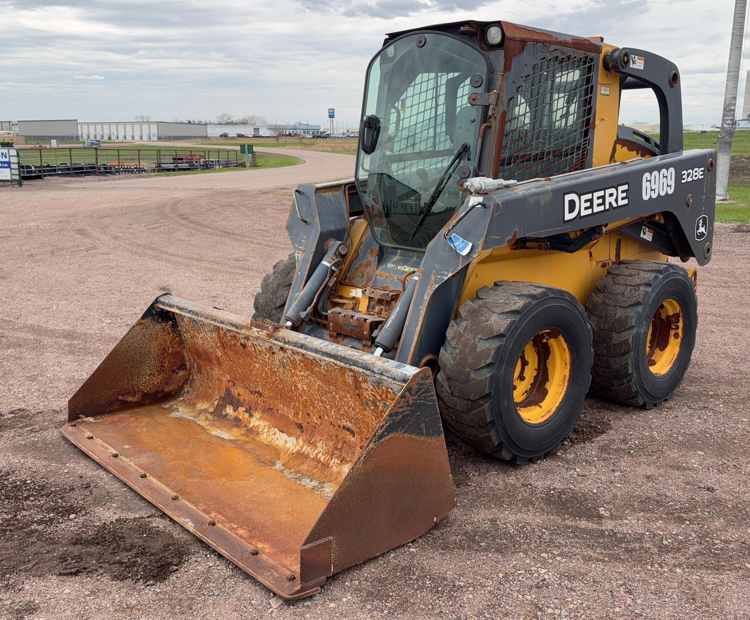 2014 John Deere 328E Equipment Image0