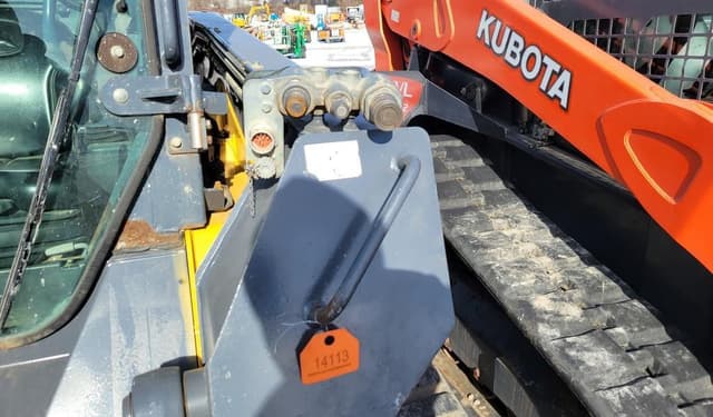 Image of John Deere 329E equipment image 4