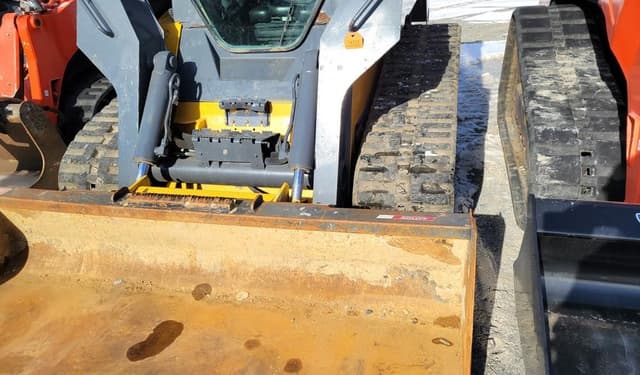 Image of John Deere 329E equipment image 2