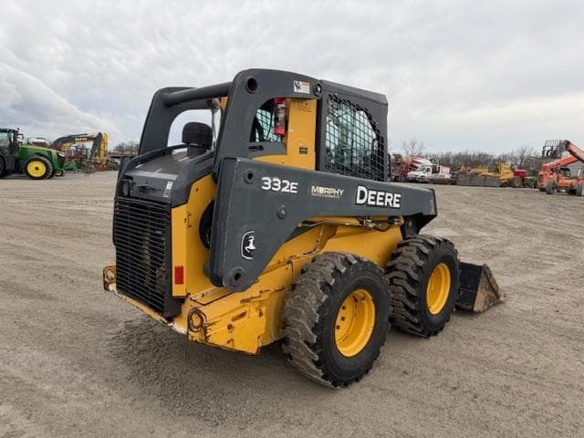 Image of John Deere 332E equipment image 4