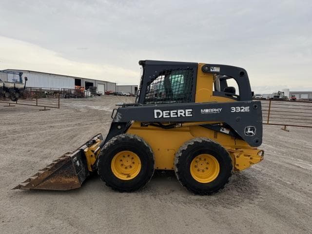 Image of John Deere 332E equipment image 1