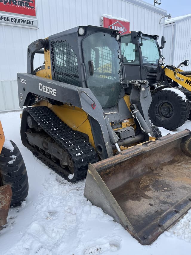 Image of John Deere 333E equipment image 1