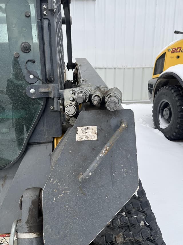 Image of John Deere 333E equipment image 3