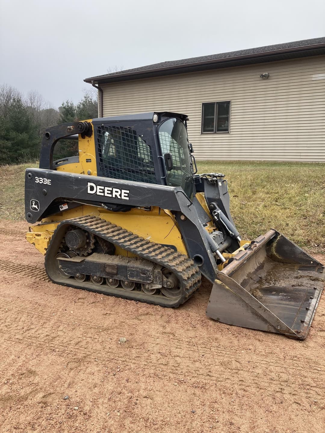 Image of John Deere 333E Primary image