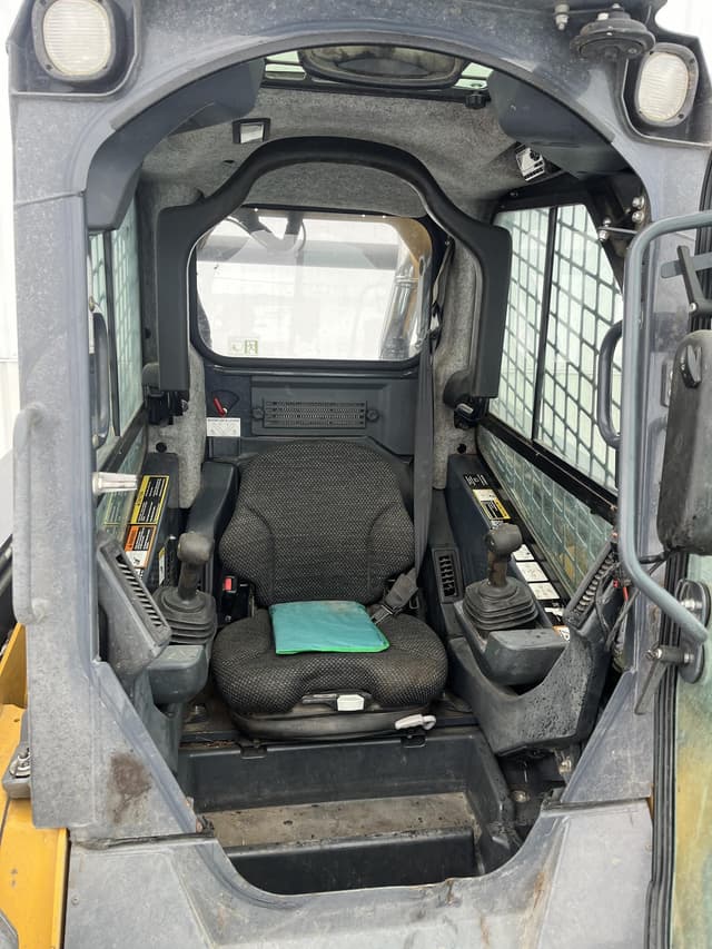 Image of John Deere 333E equipment image 4