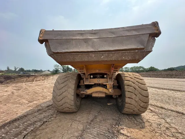 Image of John Deere 460E equipment image 4