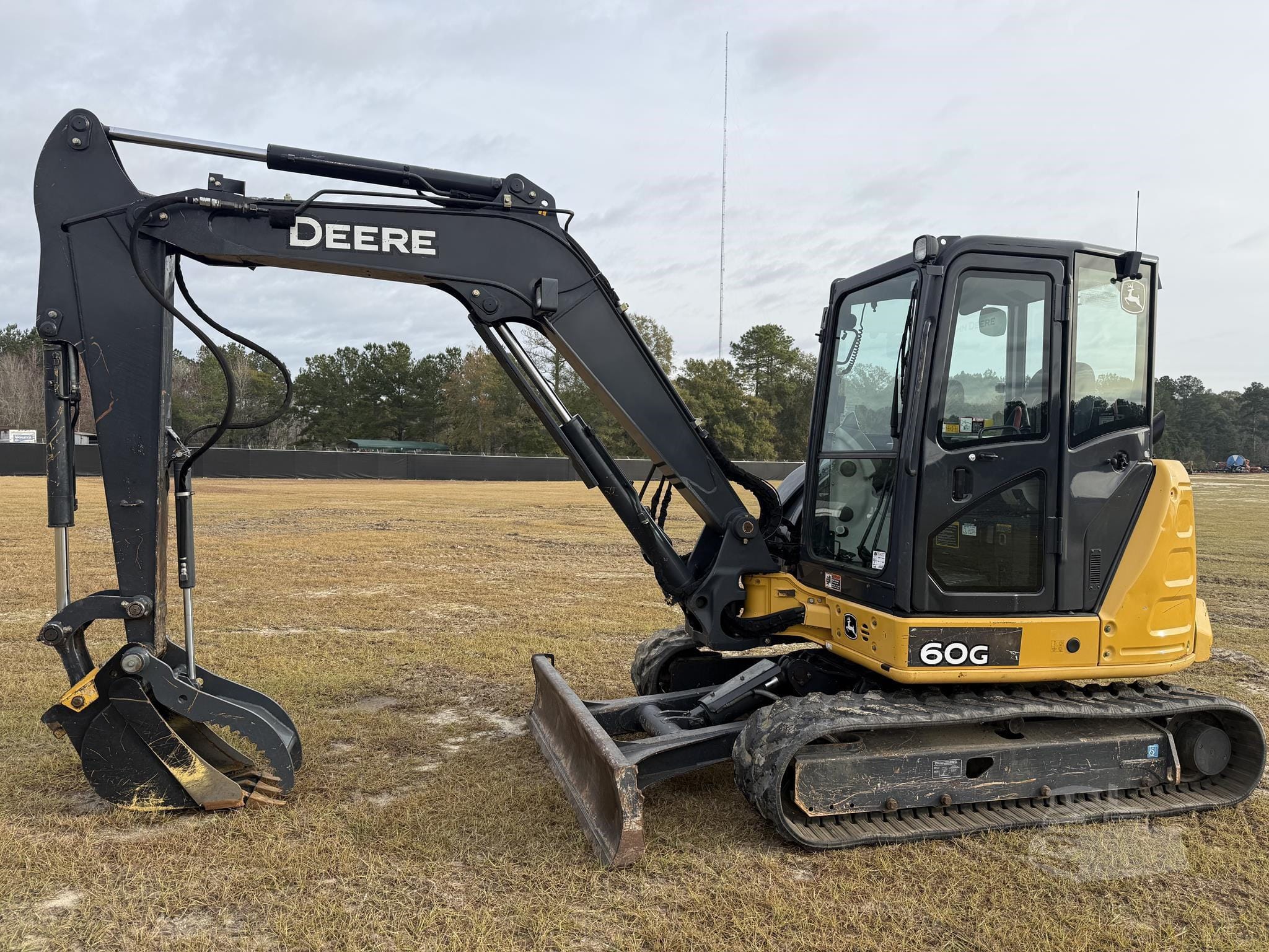 2014 John Deere 60G Equipment Image0