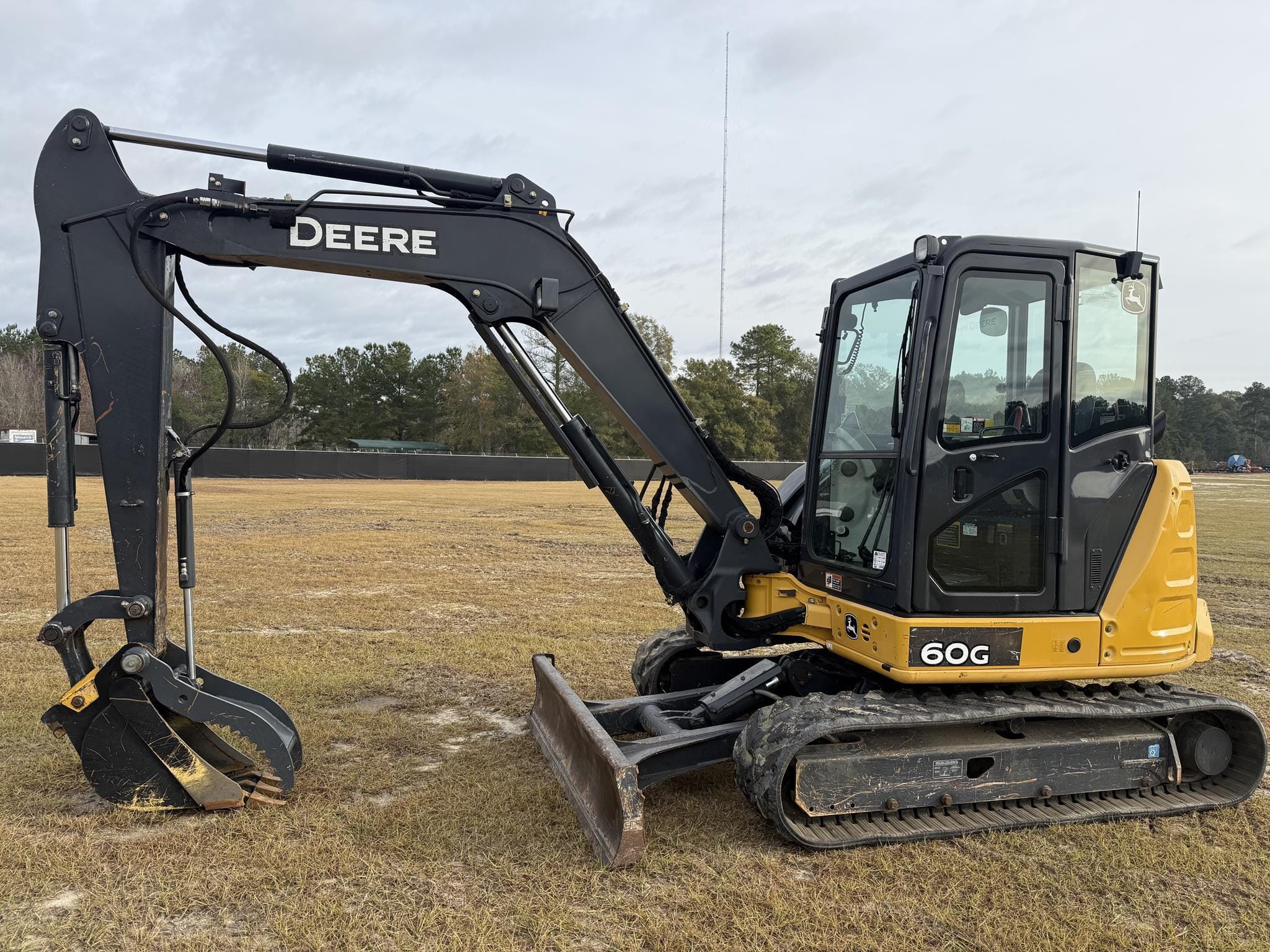 2014 John Deere 60G Equipment Image0