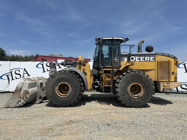 Image of John Deere 824K equipment image 1