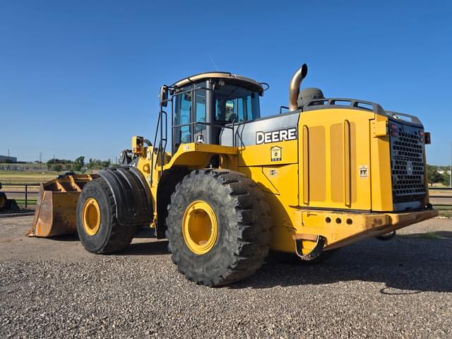 Image of John Deere 824K equipment image 2