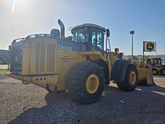 Image of John Deere 824K equipment image 3