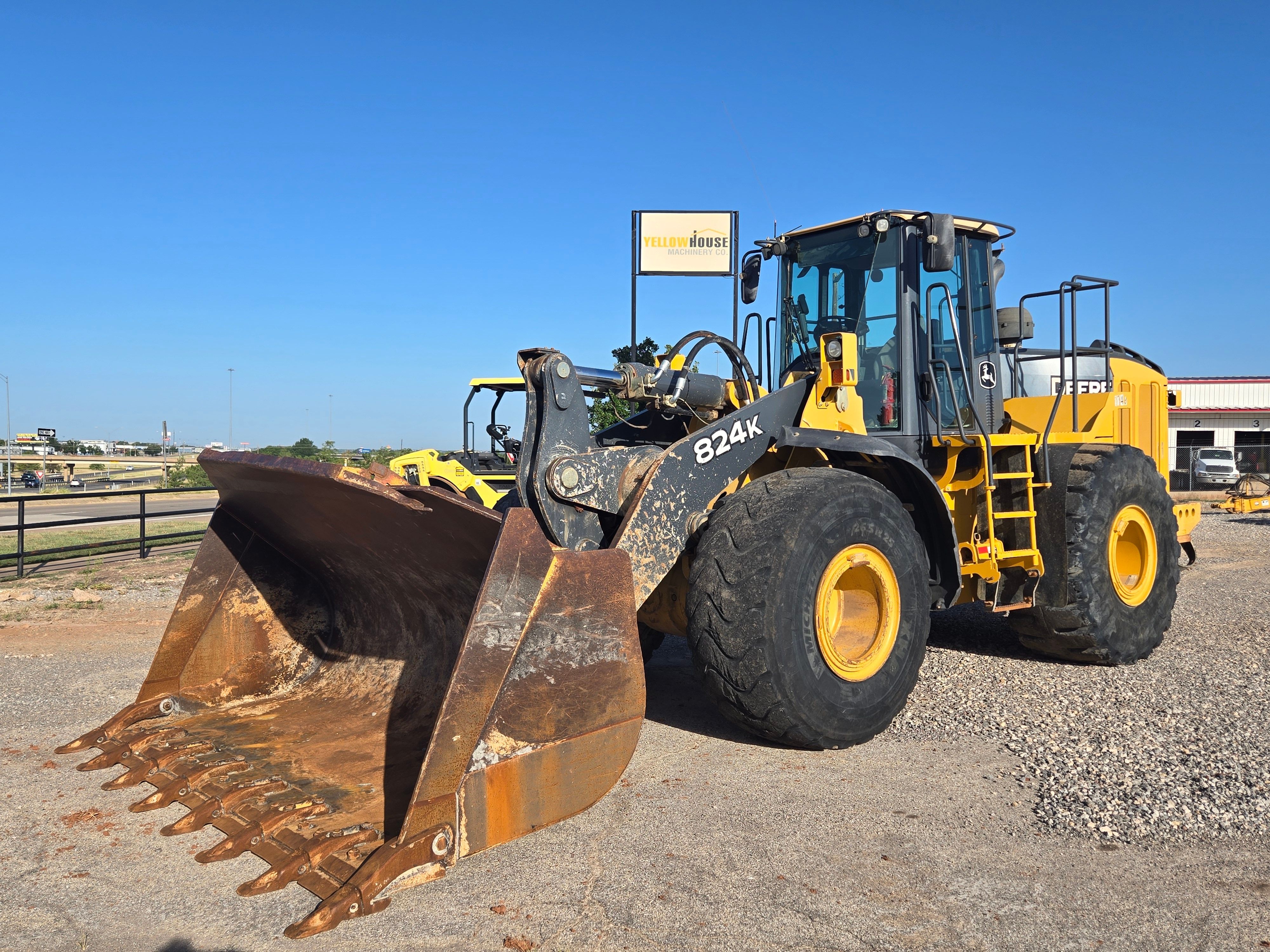 2014 John Deere 824K Equipment Image0