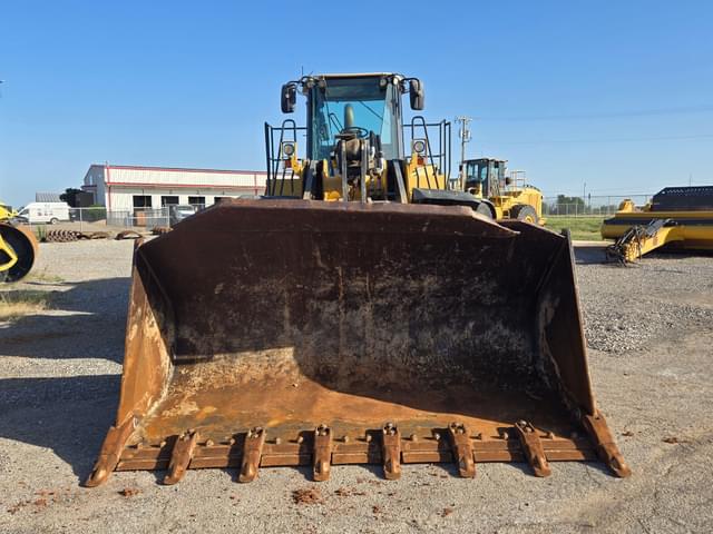 Image of John Deere 824K equipment image 4