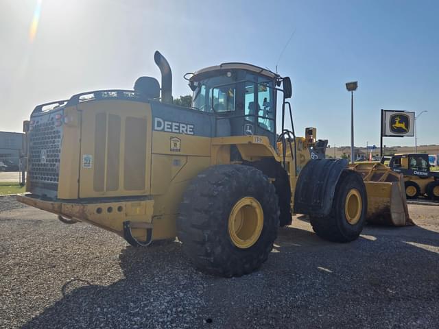 Image of John Deere 824K equipment image 3