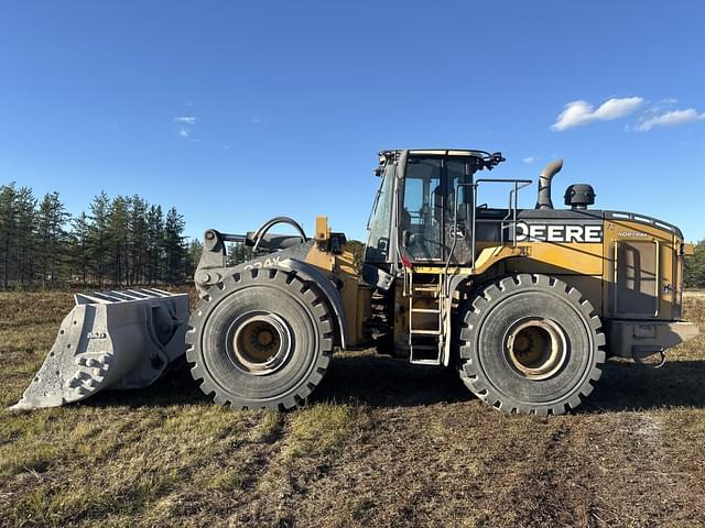 Image of John Deere 824K equipment image 1