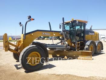 2014 John Deere 770G Equipment Image0