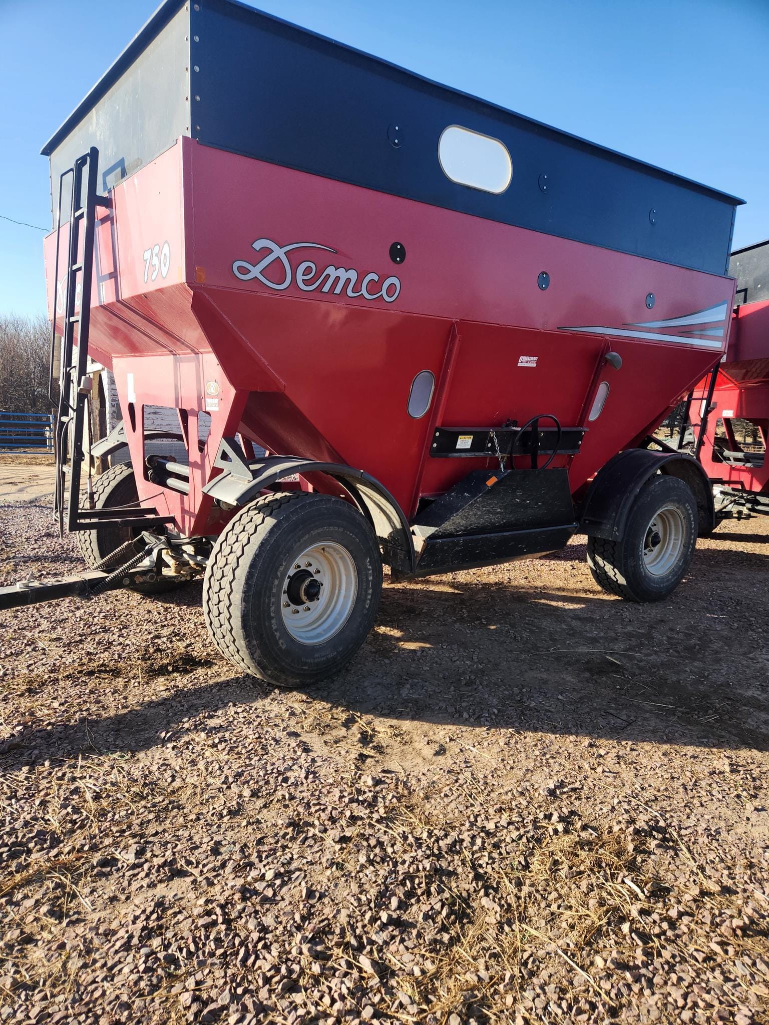 2014 Demco 750 Equipment Image0