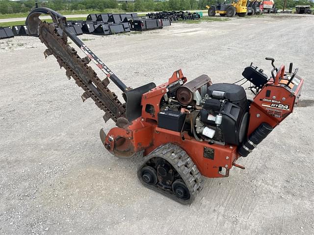 Image of Ditch Witch RT24 equipment image 4