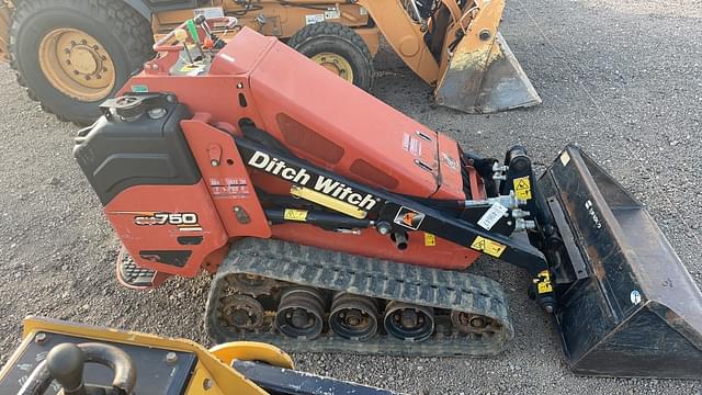 Image of Ditch Witch SK750 equipment image 4