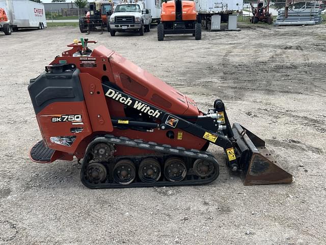 Image of Ditch Witch SK750 equipment image 3