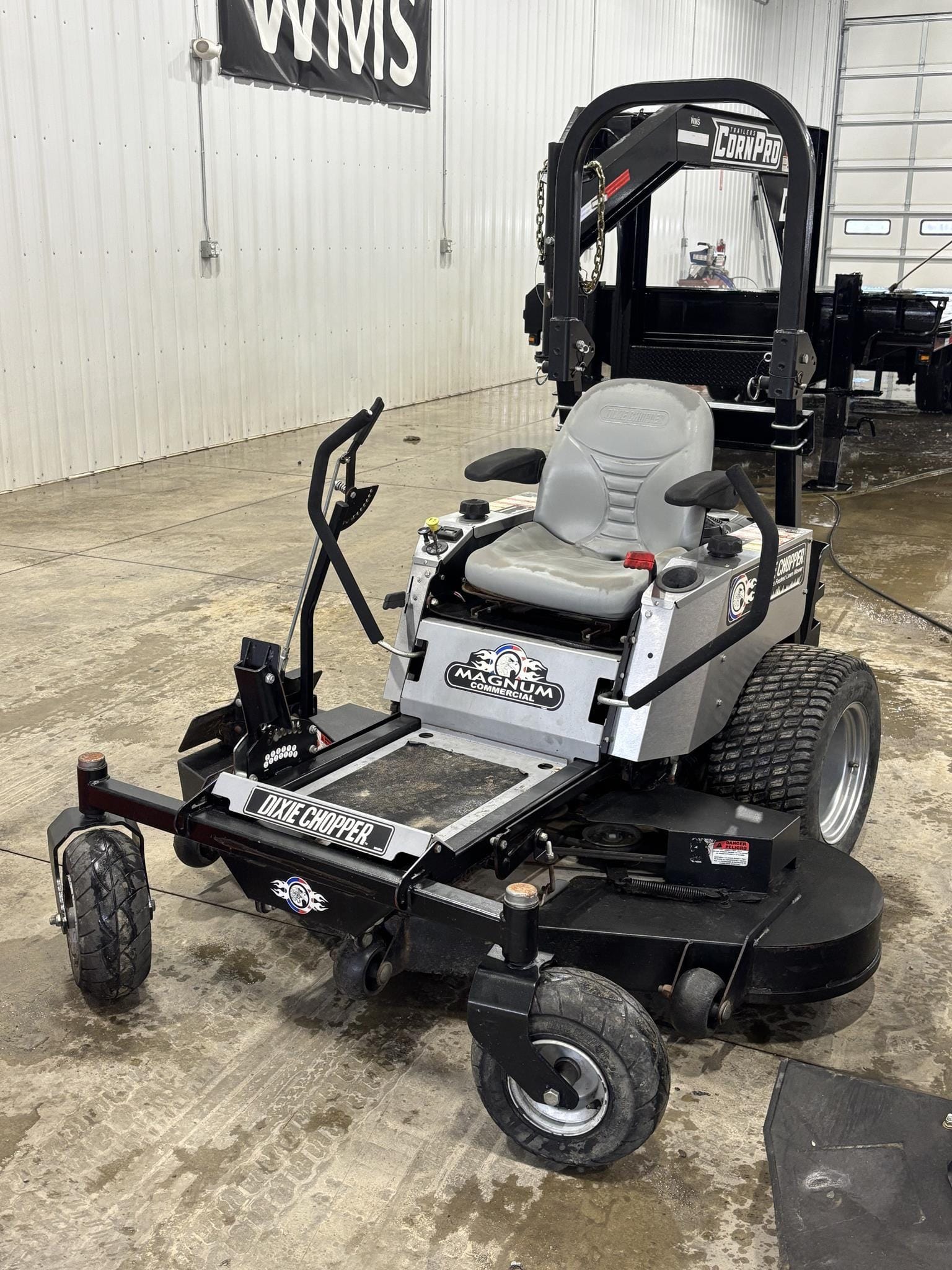 2014 Dixie Chopper Magnum Equipment Image0