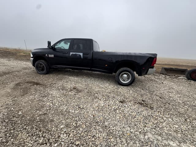 Image of Dodge Ram 3500 equipment image 2