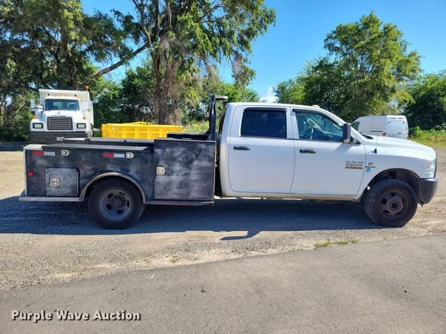 Image of Dodge Ram 3500 equipment image 3