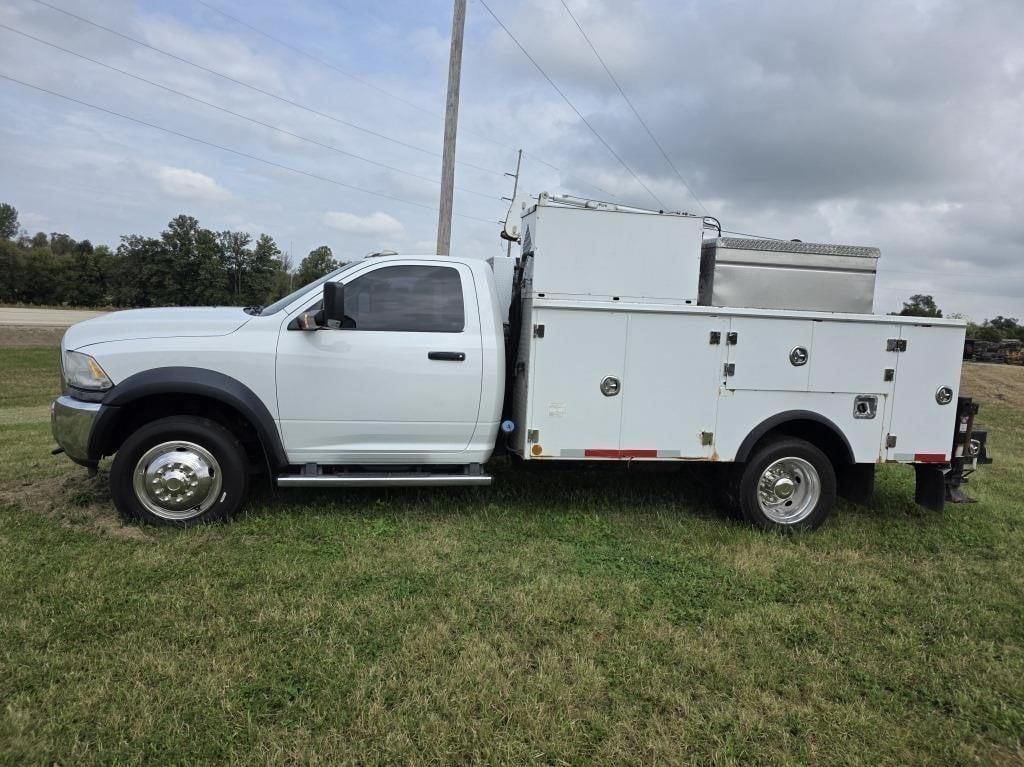 2014 Dodge Ram 5500 Equipment Image0