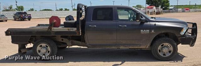 Image of Dodge Ram 3500 equipment image 3