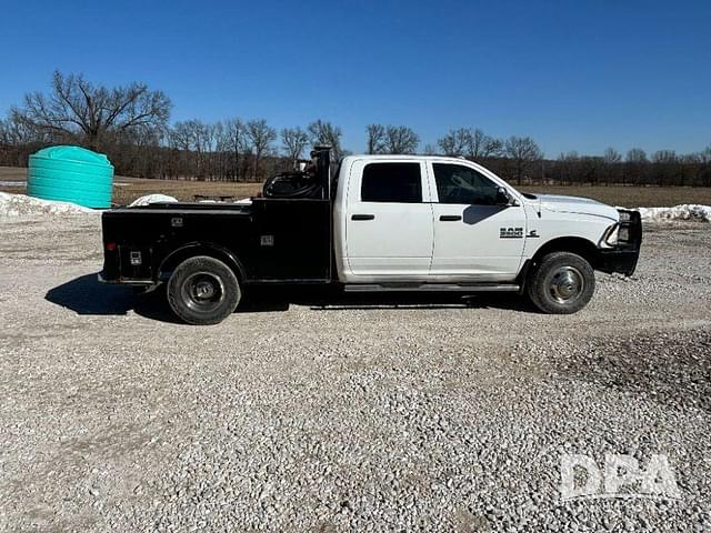 Image of Dodge Ram 3500 equipment image 3