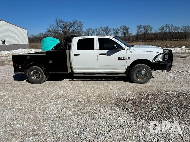 Image of Dodge Ram 3500 equipment image 2