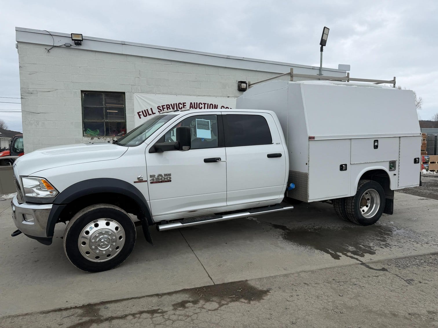 2014 Dodge Ram 4500 Equipment Image0