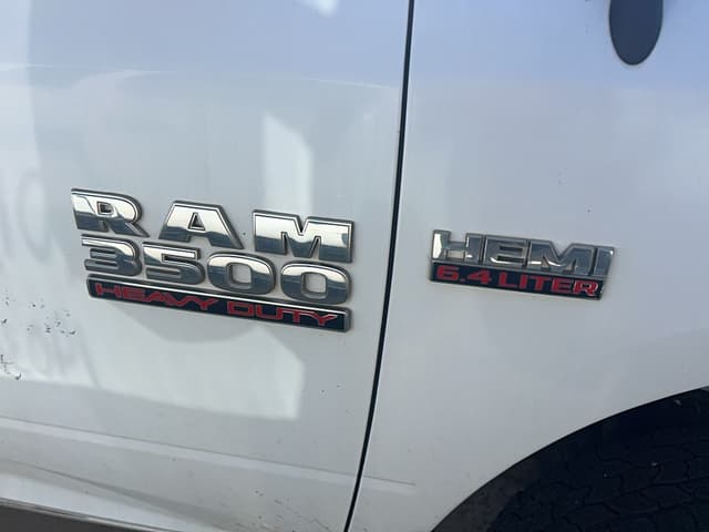 Image of Dodge Ram 3500 equipment image 3
