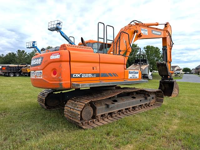 Image of  Doosan DX225LC-3 equipment image 2
