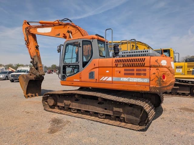 Image of Doosan DX225LC-3 equipment image 3