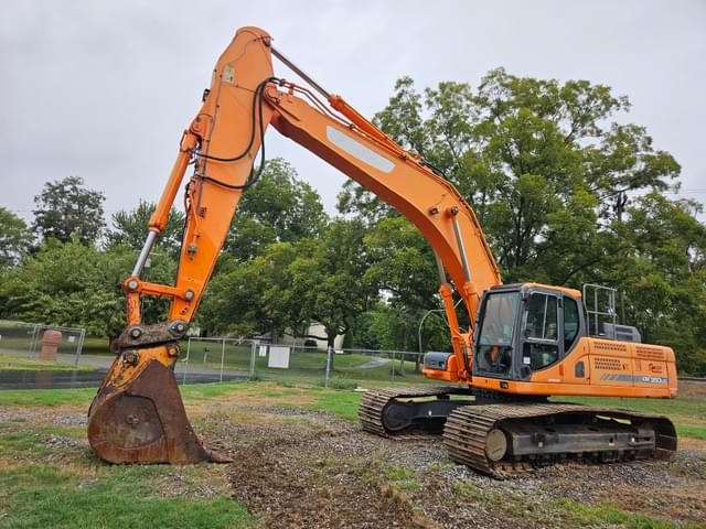 Image of  Doosan DX350LC equipment image 2