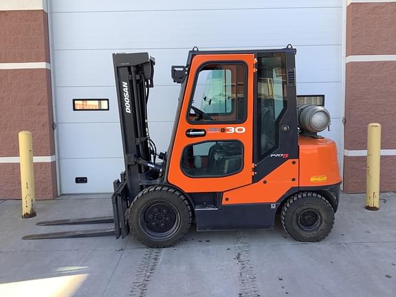 Image of  Doosan G30E3-5LP equipment image 2